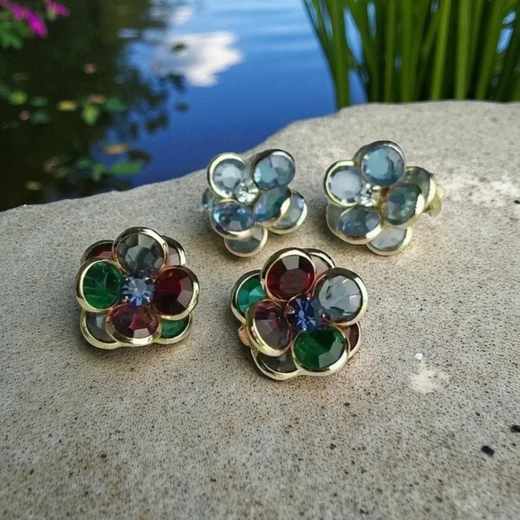 2/$85 Vintage Gold-toned colorful 3D crystal flowers clip on earrings bundle - Picture 11 of 11